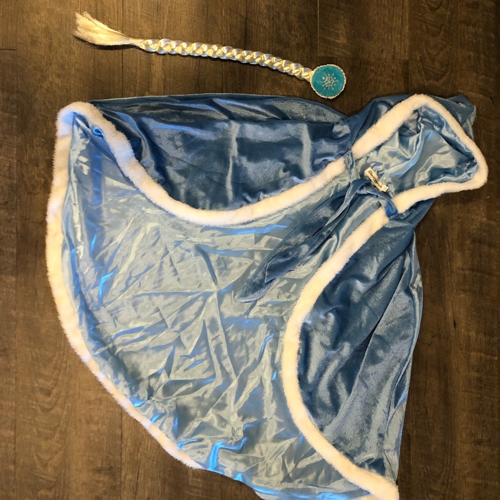 Children’s frozen fabric cape and accessories